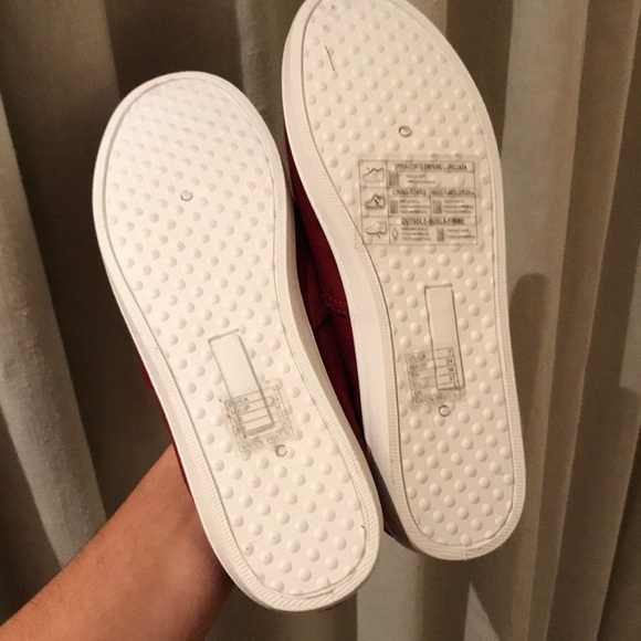 Red sneakers (never been worn) - Picture 2 of 3